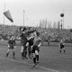 ARH NL Dierssen 1342/0013, Fußballspiel im Innenoval der alten Radrennbahn am Pferdeturm, Hannover