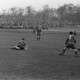 ARH NL Dierssen 1342/0014, Fußballspiel im Innenoval der alten Radrennbahn am Pferdeturm, Hannover