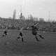 Archiv der Region Hannover, ARH NL Dierssen 1342/0015, Fußballspiel im Innenoval der alten Radrennbahn am Pferdeturm, Hannover