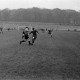 Archiv der Region Hannover, ARH NL Dierssen 1342/0031, Fußballspiel im Innenoval der alten Radrennbahn am Pferdeturm, Hannover