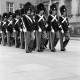 Archiv der Region Hannover, ARH NL Dierssen 1388/0004, Marsch der Königlichen Garde (?) vor Schloss Christiansborg, Kopenhagen