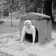 Archiv der Region Hannover, ARH NL Dierssen 1543/0031, Das Nadelöhr bei Friedewald (Hessen) mit Elly Dierssen
