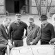 ARH NL Dierssen 1571/0003, Landwirtschaftsminister Wilfried Hasselmann (links) und eine Personengruppe, Nienhof
