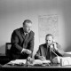 Archiv der Region Hannover, ARH NL Dierssen 1573/0003, Landwirtschaftsminister Wilfried Hasselmann (links) in einem Büro, Nienhof