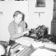 Archiv der Region Hannover, ARH NL Dierssen G 55, Mutter von Dierssen an einer Schreibmaschine (Blitz-Testbild)