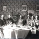 Archiv der Region Hannover, ARH NL Kageler 283, 1. Weltkrieg, Soldaten an einem Esstisch versammelt, Frankreich