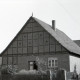 Archiv der Region Hannover, ARH NL Kageler 2776, Niedersächsisches Bauernhaus mit Giebelpfahl, Stemmen