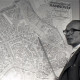 Archiv der Region Hannover, ARH NL Koberg 3061, Stadtbaurat Prof. Hillebrecht vor einem Stadtplan, Hannover