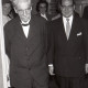 Archiv der Region Hannover, ARH NL Koberg 4943, Albert Schweitzer beim Besuch der Albert-Schweitzer-Schule, Linden