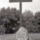 Archiv der Region Hannover, ARH NL Koberg 5500, Grabkreuze und Gedenkstein auf dem "Friedhof der Namenlosen", Insel Neuwerk