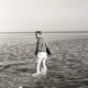 Archiv der Region Hannover, ARH NL Koberg 5505, Mann im Wasser, Insel Neuwerk