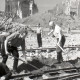 Archiv der Region Hannover, ARH NL Koberg 5733, Personen bei der Trümmerräumung in der Windmühlenstraße, Hannover