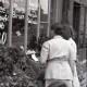 Archiv der Region Hannover, ARH NL Koberg 5811, Personen vor einem Laden, Hannover