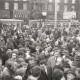 Archiv der Region Hannover, ARH NL Koberg 775, "Roter Punkt" Demonstration gegen Fahrpreiserhöhung der ÜSTRA auf dem Opernplatz, Hannover