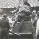 Archiv der Region Hannover, ARH NL Koberg 848, Figur des Duve-Brunnens (Sämann-Brunnen) am Leibnizufer, Hannover