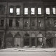 Archiv der Region Hannover, ARH NL Koberg 9413, Zerstörtes Haus Frensdorff/Bühring, links unten zwei Feuerschutzpolizisten beim Löschen, Hannover