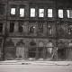 Archiv der Region Hannover, ARH NL Koberg 9414, Zerstörtes Haus Frensdorff/Bühring, links unten zwei Feuerschutzpolizisten beim Löschen, Hannover