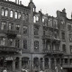 Archiv der Region Hannover, ARH NL Koberg 9424, Zerstörte Geschäfte, unter anderem "Foto Möhlen", "Erich Möller Rad" und "H. Döpke Gaststätte", (Zwangs?)Arbeiter verräumen Trümmer, Hannover