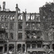 Archiv der Region Hannover, ARH NL Koberg 9426, Zerstörte Geschäfte, unter anderem "Foto Möhlen", "Erich Möller Rad" und "H. Döpke Gaststätte", (Zwangs?)Arbeiter verräumen Trümmer, vermutlich Georgstraße?, Hannover
