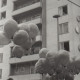 ARH NL Koberg 9639, Publikum mit Luftballons bei der Enthüllung des "Berliner Meilensteins", Hannover