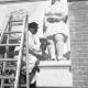 Archiv der Region Hannover, ARH NL Koberg 9765, Mann arbeitet an einer Skulptur?, Hannover
