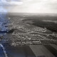ARH NL Koberg 9909, Blick über die Stadt mit Stadtwald und Ev. ChristusBrüderGemeinde (r.), Wolfsburg