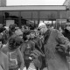 Archiv der Region Hannover, ARH NL Mellin 01-011/0025, Umzug von Schülern des Gymnasiums und der Realschule Großburgwedel in das neu gegründete Gymnasium Isernhagen