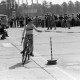 ARH NL Mellin 01-057/0002, Jugend-Fahrrad-Turnier? auf dem Parkplatz eines Möbelkaufhauses (damals Vielkauf), Großburgwedel
