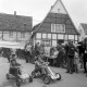 Archiv der Region Hannover, ARH NL Mellin 01-105/0013, Kartrennen beim Volksfest?