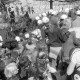 Archiv der Region Hannover, ARH NL Mellin 01-109/0010, Bundespolizei mit Schutzschilden bei einer Demonstration