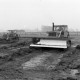 ARH NL Mellin 01-114/0016, Planierraupe der Marke Komatsu auf einer Baufläche