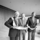 ARH NL Mellin 01-126/0004, CDU Politiker Wilfried Hasselmann (l) und zwei weitere Männer mit einer Schlangenhaut?