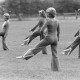 Archiv der Region Hannover, ARH NL Mellin 01-127/0006, Frauen bei Gymnastik-Übungen