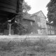 ARH NL Mellin 01-144/0013, Blick an einem Wagen vorbei auf das Herrenhaus der Domäne Achim, Achim (Börßum)