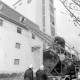 Archiv der Region Hannover, ARH NL Mellin 01-155/0015, Übung der Freiwilligen Feuerwehr Burgdorf mit der Feuerwehrleiter am Gebäude der Raiffeisen Genossenschaft, Burgdorf