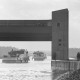 ARH NL Mellin 01-175/0005, Schiffe auf dem Elbe-Seitenkanal und das Sicherheitstor, Erbstorf