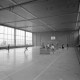 Archiv der Region Hannover, ARH NL Mellin 01-182/0012, Kinder in einer Turnhalle