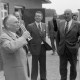 Archiv der Region Hannover, ARH NL Mellin 01-184/0019, Mann trinkt aus einem Bierglas
