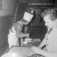Archiv der Region Hannover, ARH NL Mellin 01-186/0005, Bäckerinnen bei der Arbeit in der Backstube