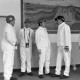 ARH NL Mellin 01-192/0007, Männer vor einer Infotafel des Salzstockes Sarstedt-Sehnde-Lehrte, Sarstedt