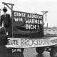 Archiv der Region Hannover, ARH NL Mellin 02-001/0024, Protestwagen gegen das Atommülllager Gorleben