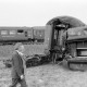 Archiv der Region Hannover, ARH NL Mellin 02-007/0013, Politiker? bei der Zugentgleisung bei Wispenstein, Alfeld