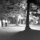 Archiv der Region Hannover, ARH NL Mellin 02-009/0016, Menschen im Park bei Nacht