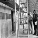 ARH NL Mellin 02-028/0003, Personen auf der Baustelle eines Hallenbades