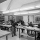 Archiv der Region Hannover, ARH NL Mellin 02-030/0008, Schüler in einer Werkstatt