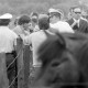 Archiv der Region Hannover, ARH NL Mellin 02-032/0023, Mick Jagger umgeben von Polizisten