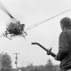 ARH NL Mellin 02-035/0016, Helikopter (Typ Bell 47?) beim Streuen von Dünger(?)