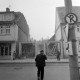 Archiv der Region Hannover, ARH NL Mellin 02-037/0001, Häuserlücke mit Hausruine nach einem Brand