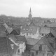 Archiv der Region Hannover, ARH NL Mellin 02-040/0010, Blick aus einem Fenster auf die umliegenden Häuser und die Pankratiuskirche, Burgdorf