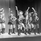 Archiv der Region Hannover, ARH NL Mellin 02-045/0004, Tanzaufführung einer Gruppe Mädchen